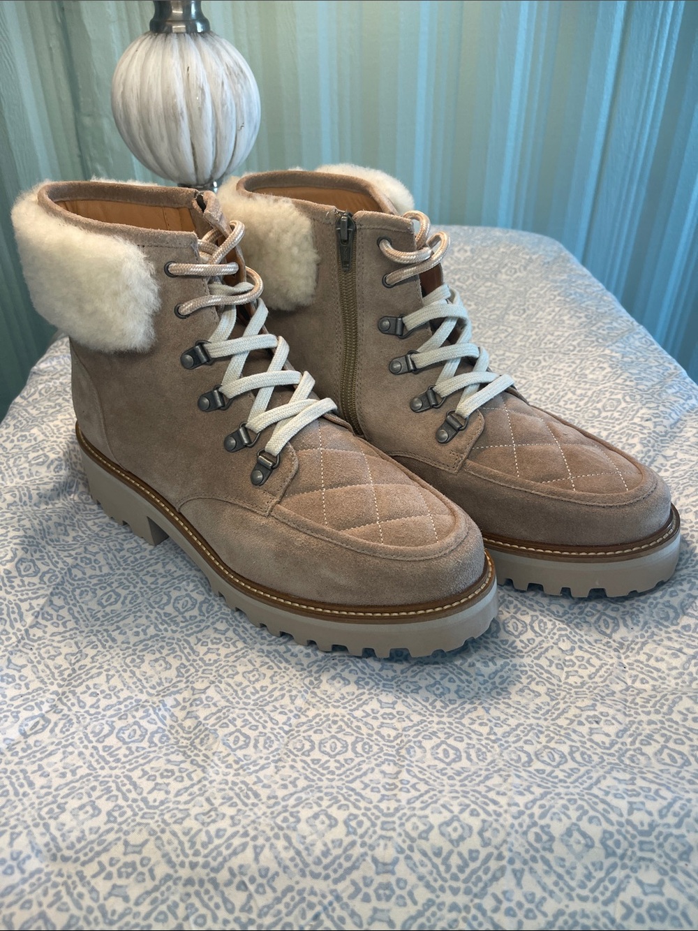 Johnston & Murphy Emmalynn Taupe Suede Lace-Up Boots NEW size 10